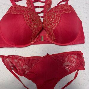 Cacique Sexy Bra and Panty Set